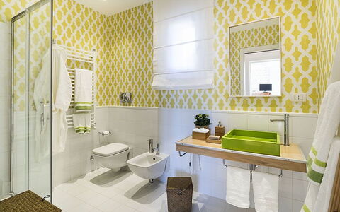 Penthouse: Interieur Ontwerp, Flooring, Verdieping, Geel, Loodgieterswerkinrichting, Badkamer, Tegel, Loodgieter, Plafond, Kraan