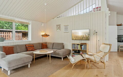 Ovine - 1.2Km to the Fjord: Hout, Meubilair, Appartement, Kamer, Plafond, Beits, Stoel, Hardwood, Vernis, Timmerhout