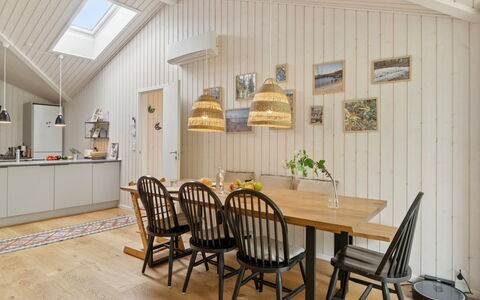 Ovine - 1.2Km to the Fjord: Hout, Meubilair, Appartement, Kamer, Plafond, Beits, Stoel, Hardwood, Vernis, Timmerhout