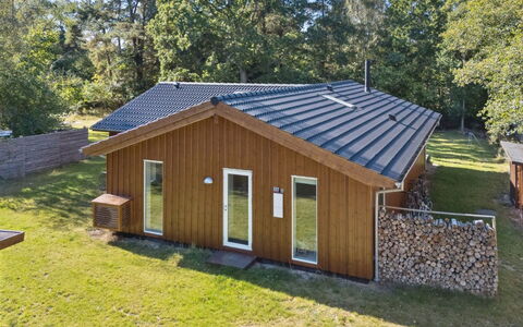Ovine - 1.2Km to the Fjord: Hout, Meubilair, Appartement, Kamer, Plafond, Beits, Stoel, Hardwood, Vernis, Timmerhout