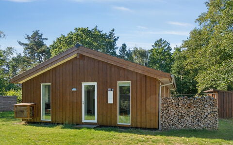 Ovine - 1.2Km to the Fjord: Hout, Meubilair, Appartement, Kamer, Plafond, Beits, Stoel, Hardwood, Vernis, Timmerhout