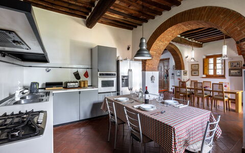 Maria Gabriella Holiday Home In Monticchiello: Meubilair, Muur, Interieur Ontwerp, Flooring, Plafond, Keuken, Huis, Stoel, Kamer, Verdieping