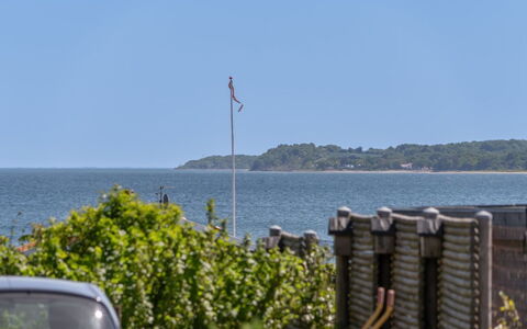 Karitte - 300M from the Sea: Hout, Huis, Veranda, Dek, Hardwood, Dak, Beits, Houten Vloer, Eco Hotel