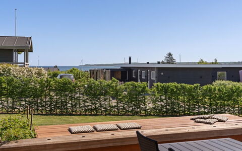 Karitte - 300M from the Sea: Hout, Huis, Veranda, Dek, Hardwood, Dak, Beits, Houten Vloer, Eco Hotel