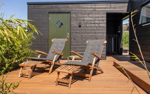 Karitte - 300M from the Sea: Hout, Huis, Veranda, Dek, Hardwood, Dak, Beits, Houten Vloer, Eco Hotel