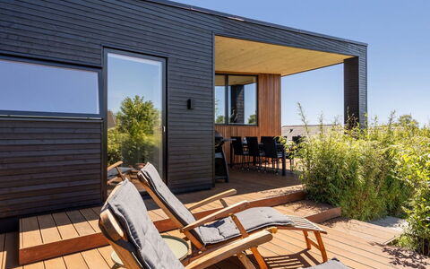 Karitte - 300M from the Sea: Hout, Huis, Veranda, Dek, Hardwood, Dak, Beits, Houten Vloer, Eco Hotel
