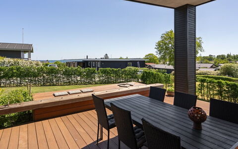 Karitte - 300M from the Sea: Hout, Huis, Veranda, Dek, Hardwood, Dak, Beits, Houten Vloer, Eco Hotel