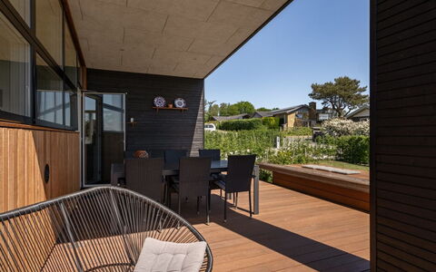 Karitte - 300M from the Sea: Hout, Huis, Veranda, Dek, Hardwood, Dak, Beits, Houten Vloer, Eco Hotel