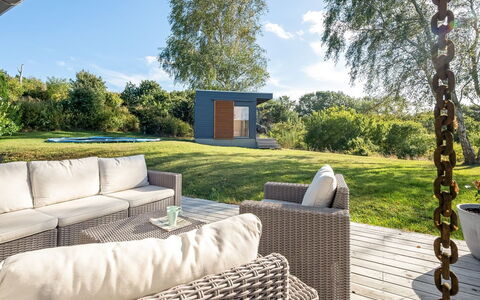 Eggertsine - 1.2Km from the Sea: Hout, Huis, Veranda, Dek, Hardwood, Dak, Beits, Houten Vloer, Eco Hotel