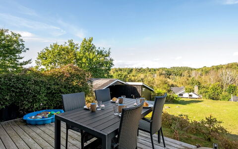 Eggertsine - 1.2Km from the Sea: Hout, Huis, Veranda, Dek, Hardwood, Dak, Beits, Houten Vloer, Eco Hotel