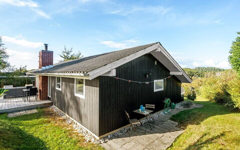 Eggertsine - 1.2Km from the Sea: Hout, Huis, Veranda, Dek, Hardwood, Dak, Beits, Houten Vloer, Eco Hotel