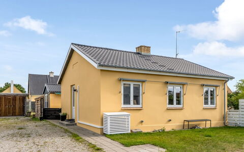 Alpi - 270M from the Sea: Hout, Meubilair, Appartement, Kamer, Plafond, Beits, Stoel, Hardwood, Vernis, Timmerhout