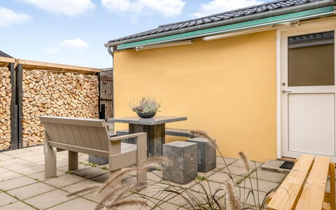 Alpi - 270M from the Sea: Hout, Meubilair, Appartement, Kamer, Plafond, Beits, Stoel, Hardwood, Vernis, Timmerhout