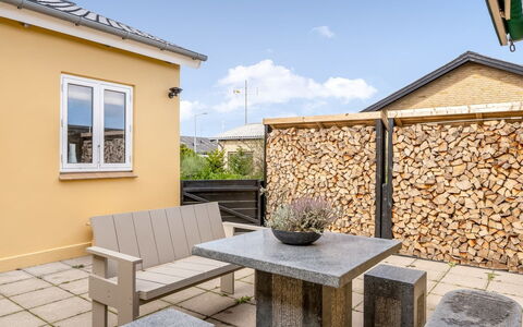 Alpi - 270M from the Sea: Hout, Meubilair, Appartement, Kamer, Plafond, Beits, Stoel, Hardwood, Vernis, Timmerhout