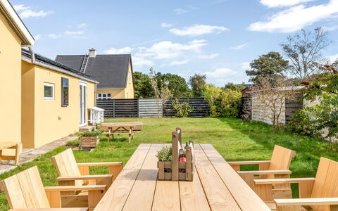 Alpi - 270M from the Sea: Hout, Meubilair, Appartement, Kamer, Plafond, Beits, Stoel, Hardwood, Vernis, Timmerhout