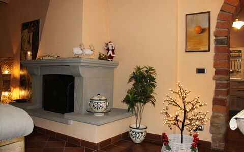 Holiday Home Croce With Spa: Interieur Ontwerp, Flooring, Verlichting, Bloempot, Verdieping, Meubilair, Haard, Kamer, Kamerplant, Woonkamer