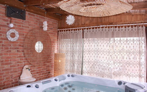 Holiday Home Croce With Spa: Interieur Ontwerp, Meubilair, Verdieping, Flooring, Slaapkamer, Hout, Plafond, Bed, Verlichting, Kamer