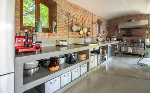 Villa Poggio Zucchino, Pool, Wellness, Piacenza: Keuken, Meubilair, Interieur Ontwerp, Toestel Van De Keuken, Countertop, Flooring, Lichte Inrichting, Plafond, Verlichting, Cabinetry