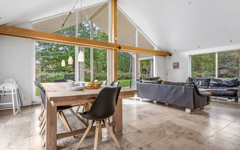 Talitha - 40M from the Sea: Flooring, Hout, Interieur Ontwerp, Plafond, Meubilair, Verdieping, Bankstel, Woonkamer, Houten Vloer, Keuken En Eettafel