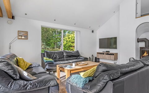 Talitha - 40M from the Sea: Meubilair, Hout, Interieur Ontwerp, Bankstel, Flooring, Woonkamer, Plafond, Verdieping, Kamer, Huis