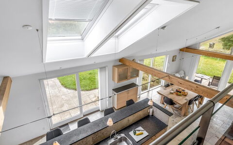 Talitha - 40M from the Sea: Hout, Plafond, Interieur Ontwerp, Flooring, Keuken, Zolder, Hardwood, Countertop, Straal