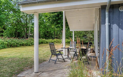 Talitha - 40M from the Sea: Schaduw, Kolom, Buitenmeubels, Veranda, Tuin, Plafond, Outdoor Structuur, Stoel, Backyard, Landscaping