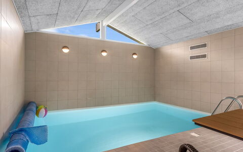 Effy - 600M from the Sea: Dak, Huis, Huis, Verblijf, Deur, Siding, Dek, Veranda, Plank, Hardwood
