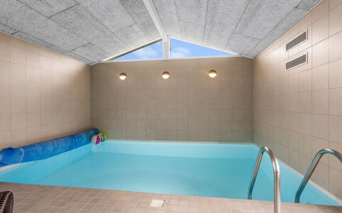 Effy - 600M from the Sea: Dak, Huis, Huis, Verblijf, Deur, Siding, Dek, Veranda, Plank, Hardwood