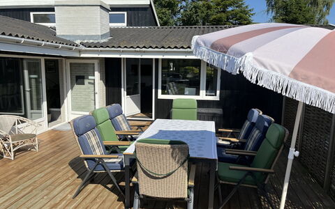 Effy - 600M from the Sea: Dak, Huis, Huis, Verblijf, Deur, Siding, Dek, Veranda, Plank, Hardwood