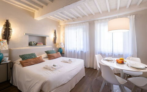 Guelfa 60: Interieur Ontwerp, Meubilair, Muur, Bed, Slaapkamer, Verdieping, Flooring, Kamer, Laken, Plafond
