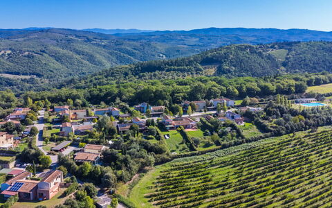 Albachiara: Appartement, Landgoed, Werf, Gazon, Landscaping, Balkon, Villa