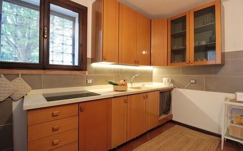 Villa Rosa Apartment: Countertop, Cabinetry, Keuken, Hout, Flooring, Interieur Ontwerp, Gootsteen, Toestel Van De Keuken, Wastafel, Kast