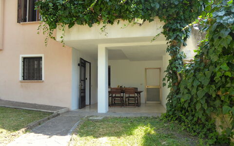 Villa Rosa Apartment: Schaduw, Backyard, Werf, Buitenmeubels, Binnenplaats, Hacienda, Balkon