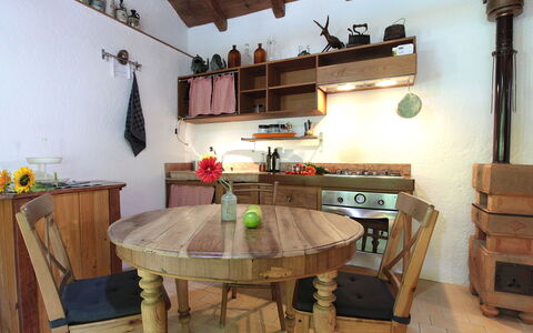 Chalet Fagarè, Pool, Sauna, Prosecco Hills: Meubilair, Interieur Ontwerp, Flooring, Hout, Verdieping, Keuken, Cabinetry, Kamer, Verlichting, Tafel
