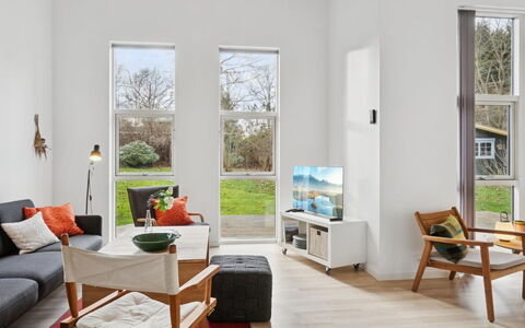 Erikke - 575M from the Sea: Hout, Meubilair, Appartement, Kamer, Plafond, Beits, Stoel, Hardwood, Vernis, Timmerhout