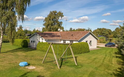 Mainio - 800M from the Sea: Gras, Huis, Struik, Land Lot, Landschap, Huis, Verblijf, Gazon, Dak