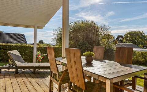Quanna - 450M from the Sea: Verblijf, Backyard, Werf, Garden Gebouwen, Schuur, Siding, Buitenmeubels, Blokhut, Outdoor Structuur, Keet
