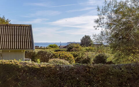 Quanna - 450M from the Sea: Verblijf, Backyard, Werf, Garden Gebouwen, Schuur, Siding, Buitenmeubels, Blokhut, Outdoor Structuur, Keet