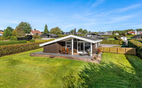 Quanna - 450M from the Sea: Verblijf, Backyard, Werf, Garden Gebouwen, Schuur, Siding, Buitenmeubels, Blokhut, Outdoor Structuur, Keet