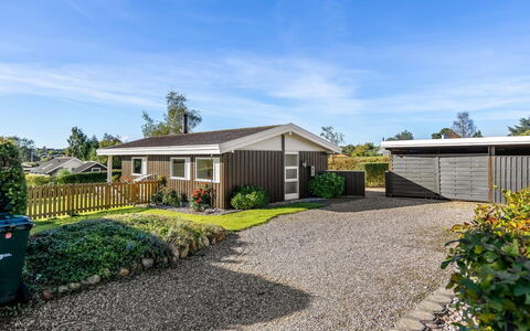 Quanna - 450M from the Sea: Verblijf, Backyard, Werf, Garden Gebouwen, Schuur, Siding, Buitenmeubels, Blokhut, Outdoor Structuur, Keet