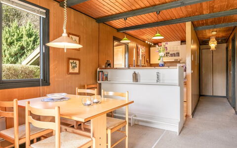 Aron - 30Km from the Sea: Hout, Interieur Ontwerp, Plafond, Meubilair, Flooring, Verdieping, Keuken En Eettafel, Kamer, Keuken, Beits