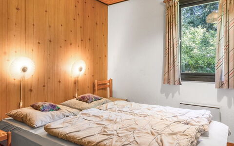 Aron - 30Km from the Sea: Interieur Ontwerp, Bed, Slaapkamer, Muur, Meubilair, Hout, Plafond, Flooring, Verdieping, Kamer