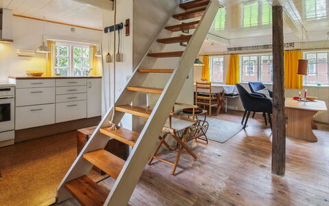 Thorfrid - 1Km from the Sea: Flooring, Hout, Interieur Ontwerp, Verdieping, Plafond, Houten Vloer, Meubilair, Verlichting, Hardwood, Kamer
