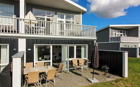 Syriel - 700M from the Sea: Dak, Huis, Huis, Verblijf, Deur, Siding, Dek, Veranda, Plank, Hardwood