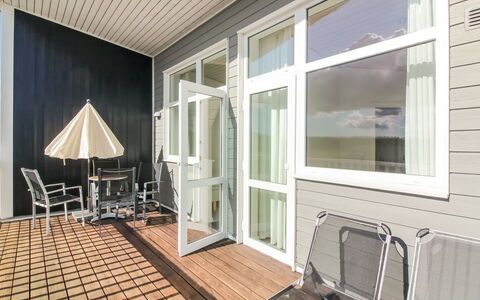 Syriel - 700M from the Sea: Dak, Huis, Huis, Verblijf, Deur, Siding, Dek, Veranda, Plank, Hardwood