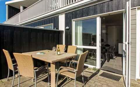 Syriel - 700M from the Sea: Dak, Huis, Huis, Verblijf, Deur, Siding, Dek, Veranda, Plank, Hardwood