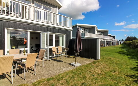 Syriel - 700M from the Sea: Dak, Huis, Huis, Verblijf, Deur, Siding, Dek, Veranda, Plank, Hardwood
