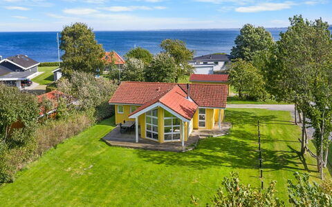 Solja - 85M from the Sea: Gras, Grasland, Land Lot, Verblijf, Landelijk Gebied, Weide, Garden Gebouwen, Tuin, Schuur
