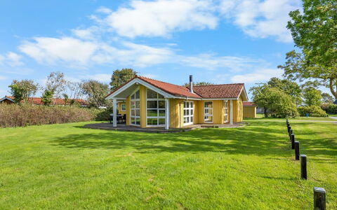 Solja - 85M from the Sea: Gras, Grasland, Land Lot, Verblijf, Landelijk Gebied, Weide, Garden Gebouwen, Tuin, Schuur