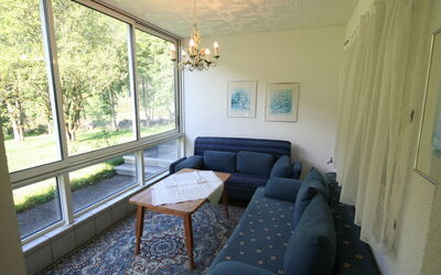 Kombi-Objekt Studio Biara und Grenta 620.4: Meubilair, Flooring, Interieur Ontwerp, Verdieping, Hout, Bankstel, Plafond, Kamer, Verlichting, Woonkamer